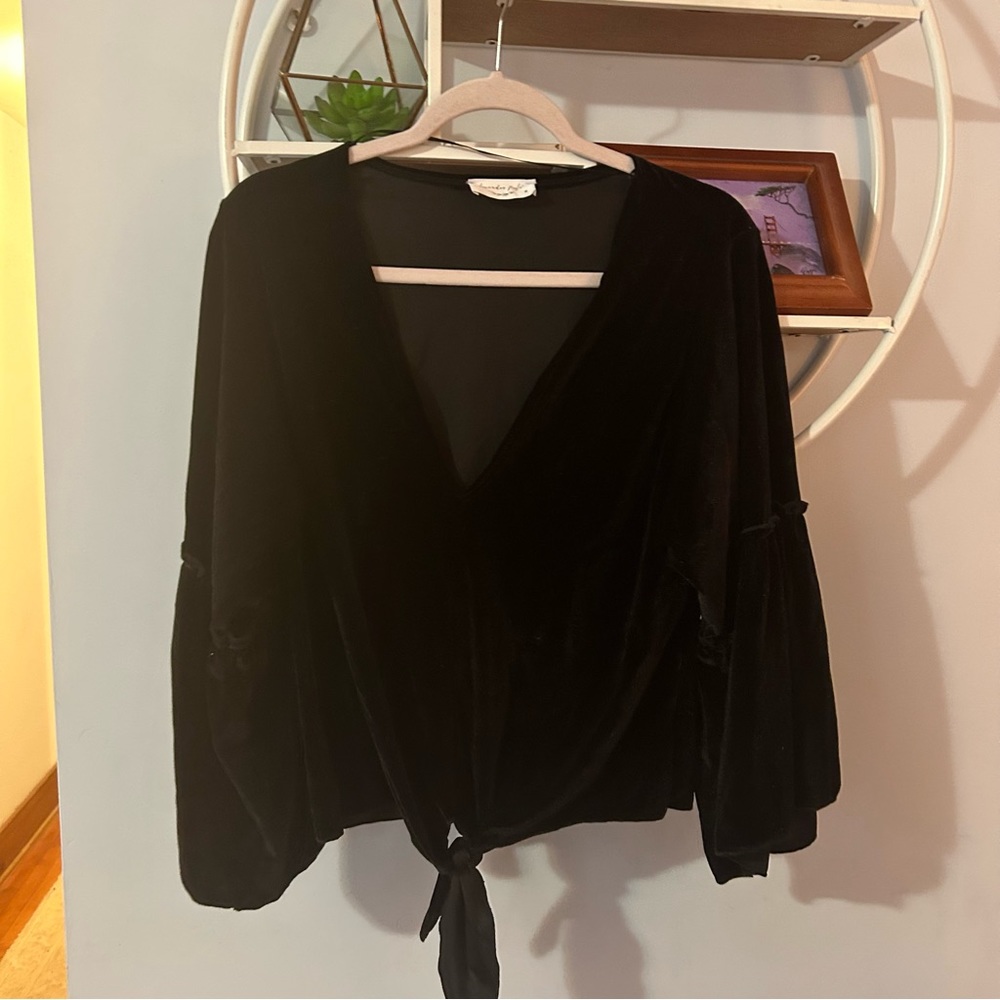 Lavender Fields Women's Medium M Black Velvet Bell Sleeve Shiirt Blouse